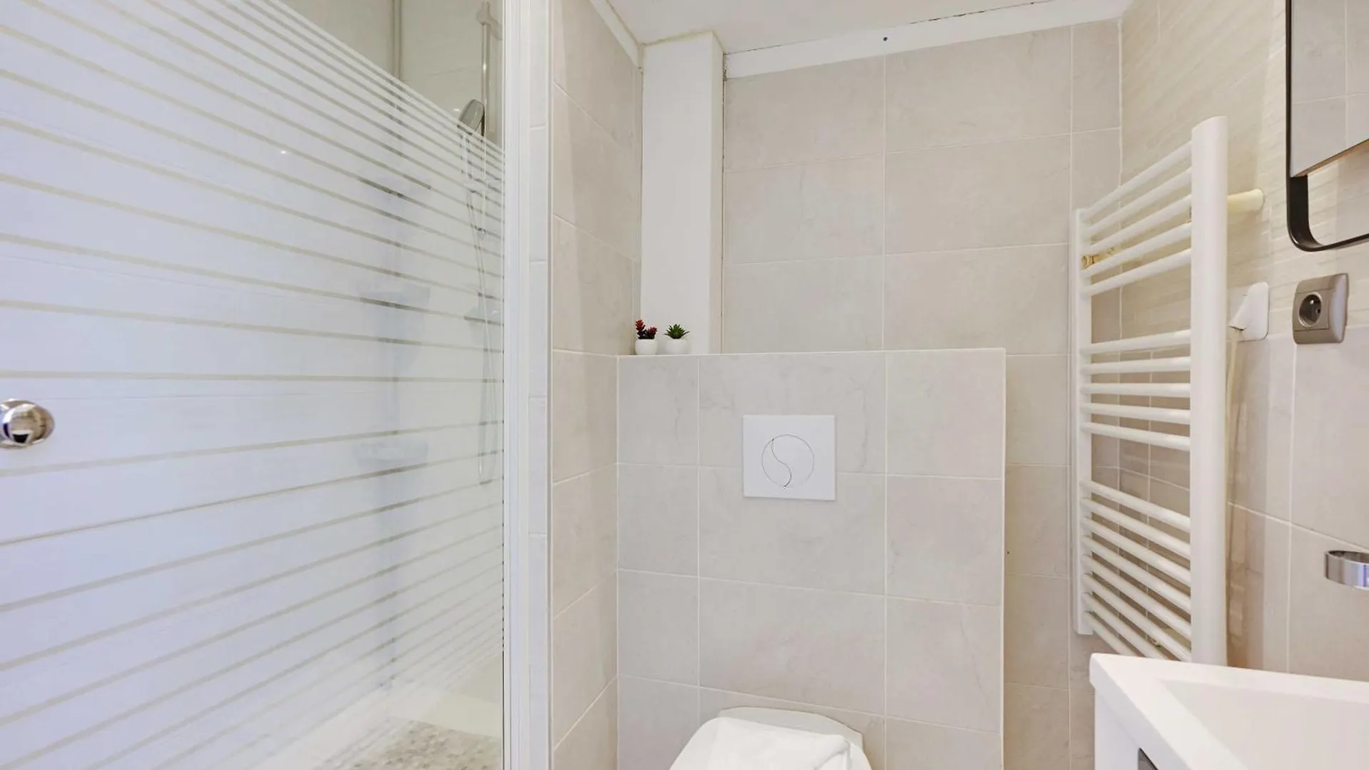 Charming -1br - 4p - Gare District Apartment *