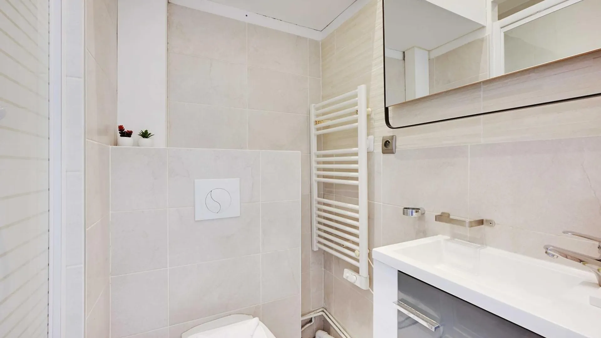 Charming -1br - 4p - Gare District Apartment *